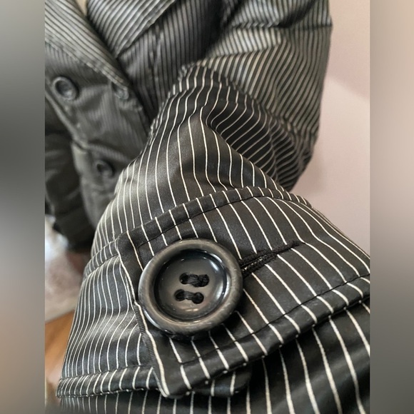 BEBE DOUBLE BREASTED PUFFER COAT REMOVABLE FAUX FUR COLLAR US S pinstripe - Picture 6 of 12